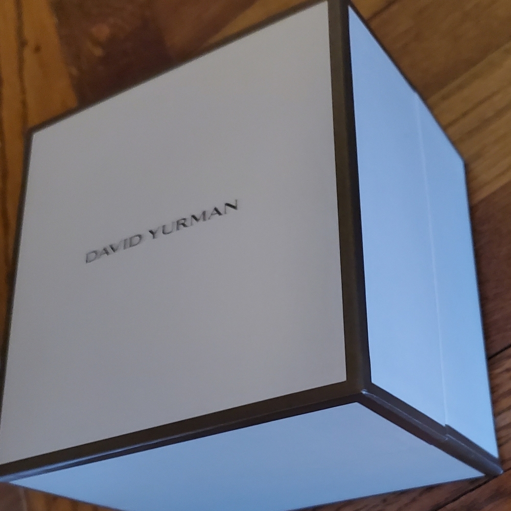 David Yurman Gift Box - Picture 2 of 3